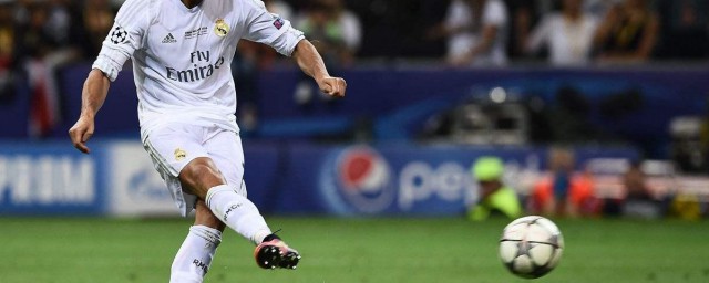 足球点球技巧(足球颠球技巧)