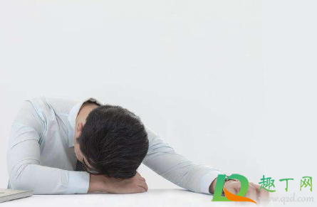 晚上睡觉出虚汗怎么回事(晚上睡觉很出虚汗是咋了?)