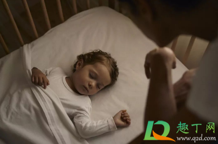 冬天睡觉冷点好还是热点好(晚上睡觉热点好还是凉点好)