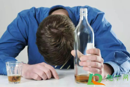 喝完酒吃布洛芬会死吗(布洛芬喝酒会不会死)