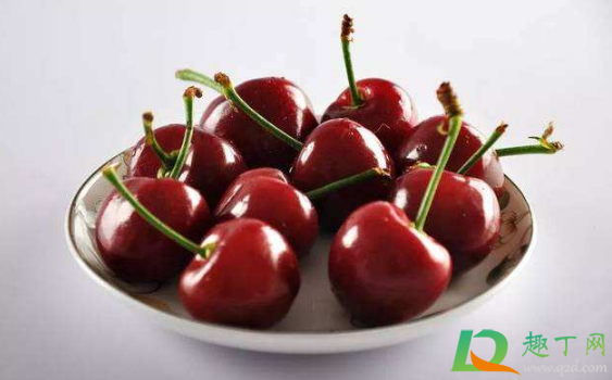 车厘子表面为什么冒水珠(车厘子为什么会出水)