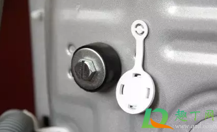 洗衣机固定螺丝在哪里(滚筒洗衣机固定螺栓在哪里)