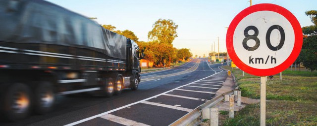 货车最高限速跟客车一样吗(1类货车高速限速跟小客车一样吗)