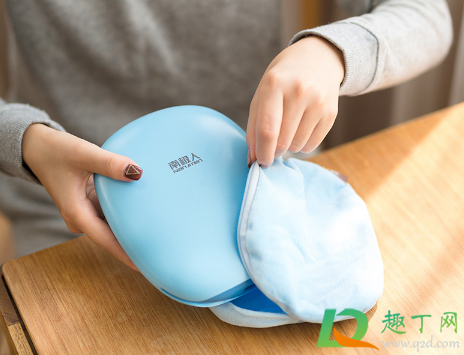 暖手宝充电器通用吗(充电宝可以用来充暖手宝吗) 暖手宝充电器通用吗(充电宝可以用来充暖手宝吗)