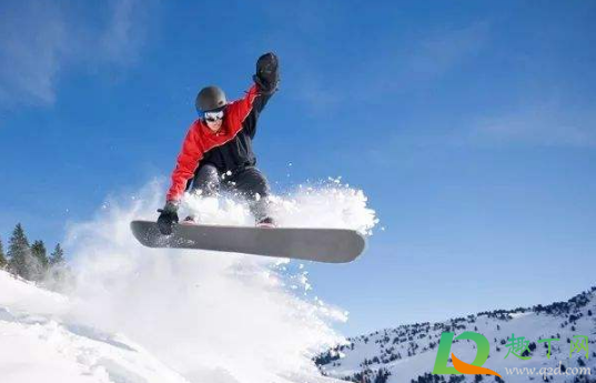 滑雪上午好还是下午好(为什么下午是最好的滑雪时间)