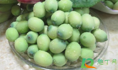 莲蓬变黑莲子还能吃吗(莲蓬里的莲子变黑)