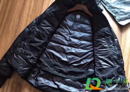 羽绒服涂层脱落能不能穿(羽绒服防水涂层)