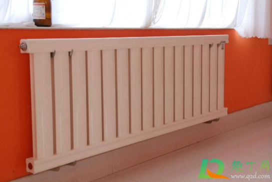 暖气不热放水放到什么程度就不用放了呢(暖气不放水能热吗)