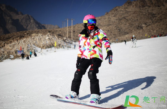 滑雪眼镜里面可以戴眼镜吗(滑雪眼镜必须戴吗)