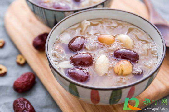 煮银耳要盖盖还是开盖(煮银耳要盖锅盖吗)