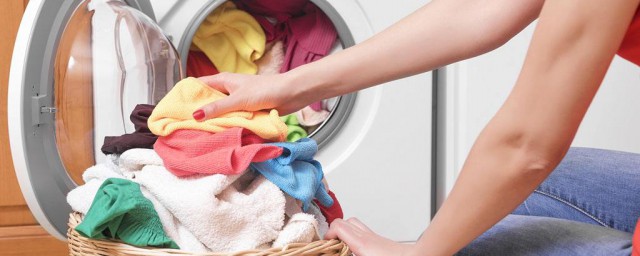 衣服上弄上沥青怎么办(衣服上沾上沥青怎么办)