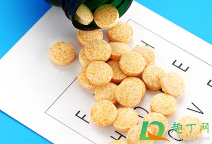 叶黄素吃多了会手脚发黄吗(吃叶黄素会脚底发黄吗)