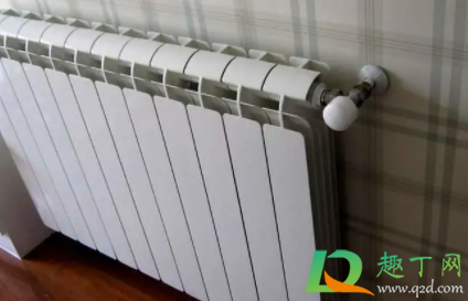 暖气片漏个小眼怎么粘上(暖气漏了个小眼怎么粘)