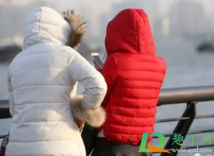 羽绒服买鸭绒好还是鹅绒好(羽绒服选鸭绒好还是鹅绒好)