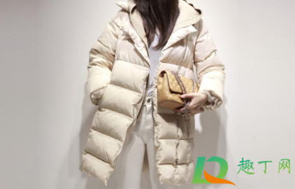 羽绒服面料硬一点好还是软一点好(羽绒服是硬料好还是软一点好)