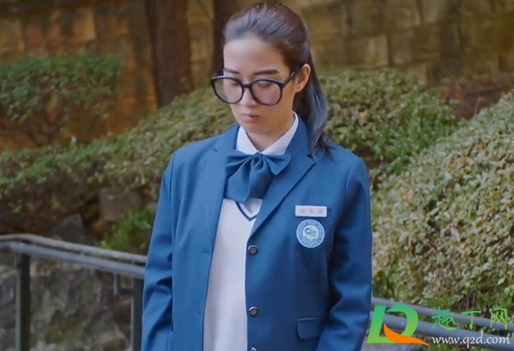 女神降临女主姐姐任熙京开的什么车