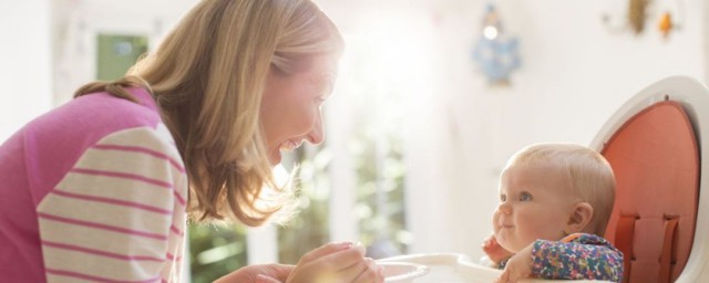 新生儿西甲硅油怎么吃(新生儿能不能吃西甲硅油)