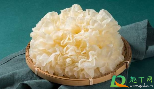 银耳一整朵怎么分开(怎么把一朵银耳分成小块)