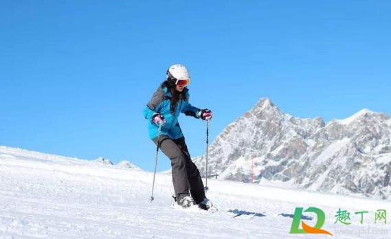 滑雪眼镜戴大的好还是小的好(对于戴眼镜的滑雪者应该选择哪种类型的滑雪镜)