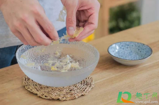 银耳是先撕再泡还是先泡再撕(银耳先泡发还是先撕碎)