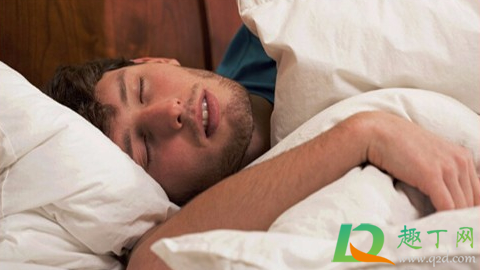 晚上睡觉出虚汗怎么回事(晚上睡觉很出虚汗是咋了?)