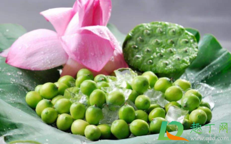 莲蓬变黑莲子还能吃吗(莲蓬里的莲子变黑)