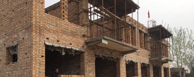 户口不在村里不能盖房(户口不在村里房子已经盖了)