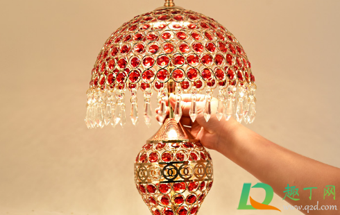 结婚台灯是男方买还是女方买(结婚灯是女方家买吗)