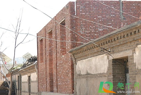 邻居建房影响我家排水怎么办(农村房屋排水影响邻居)