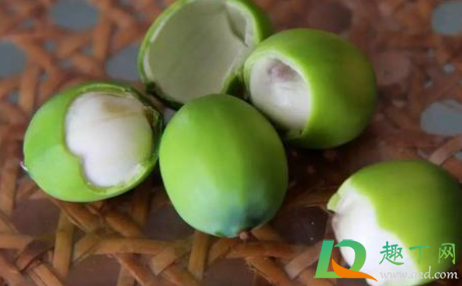 莲蓬变黑莲子还能吃吗(莲蓬里的莲子变黑)