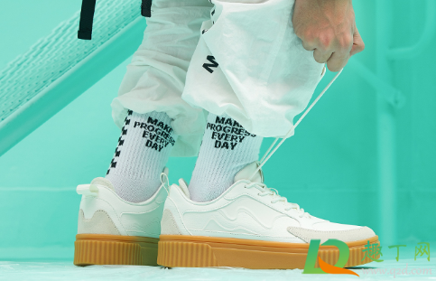 牛筋底鞋子在雪地防滑吗(牛筋底鞋底防滑吗) 牛筋底鞋子在雪地防滑吗(牛筋底鞋底防滑吗)