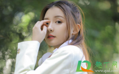 平胸怎么穿内衣显大(平胸显大穿什么内衣)