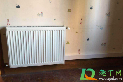 暖气片小眼漏水怎么先让水停下来(暖气有小眼漏水怎么办)