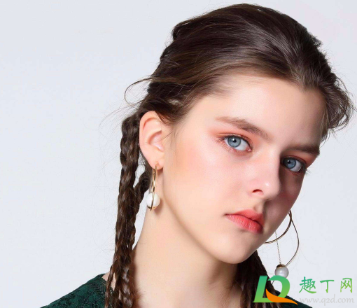 耳洞可以戴茶叶棒吗(用茶叶棒穿耳洞好处)