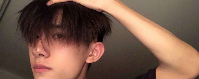 具体发型如下(发型百度百科)