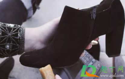 绒面鞋有油点怎么清洗(绒鞋面有油怎么去除)