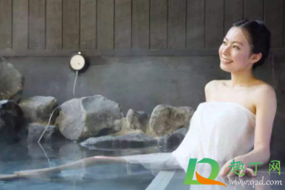 泡温泉泳裤还是沙滩裤(泡温泉穿沙滩裤可以么)