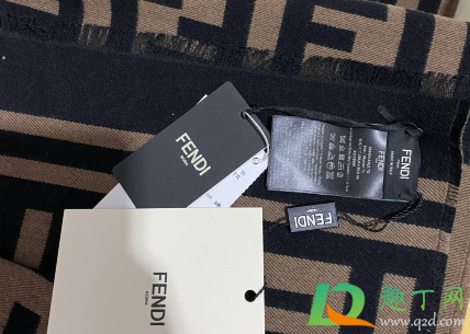 芬迪围巾是羊绒的还是羊毛的(lv羊绒围巾好还是芬迪围巾好)