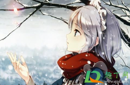 眼白有黑块是怎么回事(眼白出现黑块)