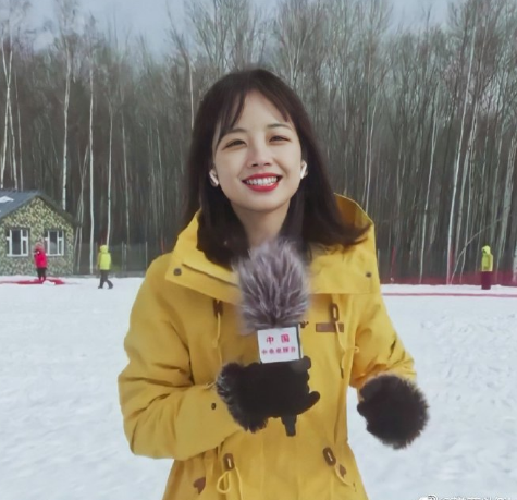 王冰冰擦镜头动态壁纸图片(王冰冰擦玻璃动图)