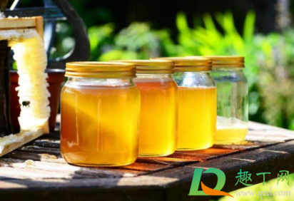 蜂蜜稀如水是怎么回事(蜂蜜很稀是什么原因)