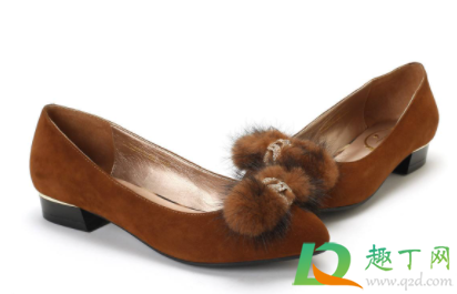 绒面鞋滴上胶水怎么办(绒布鞋上的胶水怎么处理)