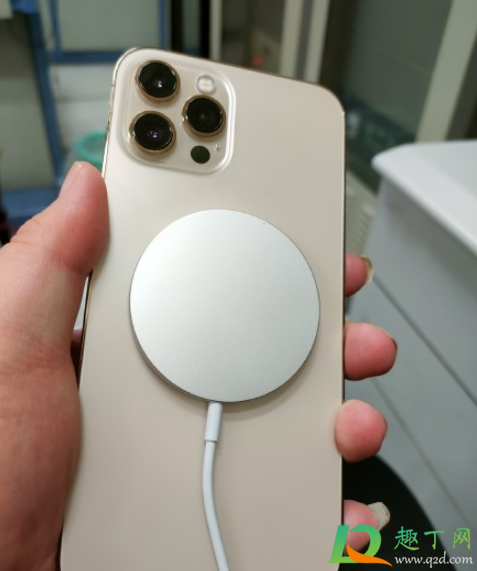 MagSafe充电器充电发热正常吗(magsafe充电过热)