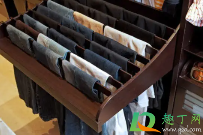 买哪种裤子不起皱(裤子容易皱很难看吗)