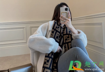 芬迪围巾可以水洗吗(芬迪的围巾怎么保养)