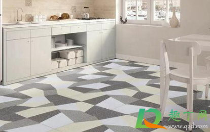 厨房地面滑怎么清理(厨房地上滑怎么办)