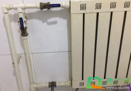 暖气片两个开关怎么用(暖气片下方2个开关什么意思)