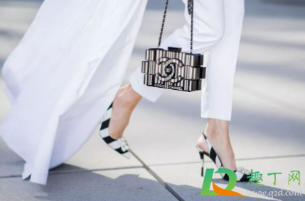 为什么裤子屁股会磨亮(裤子屁股上磨亮了什么原因)