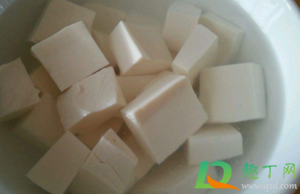 豆腐酸了加热后能吃吗(豆腐加热后变酸)