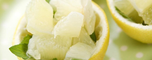 柚子皮的功效(柚子皮的功效与作用泡脚)